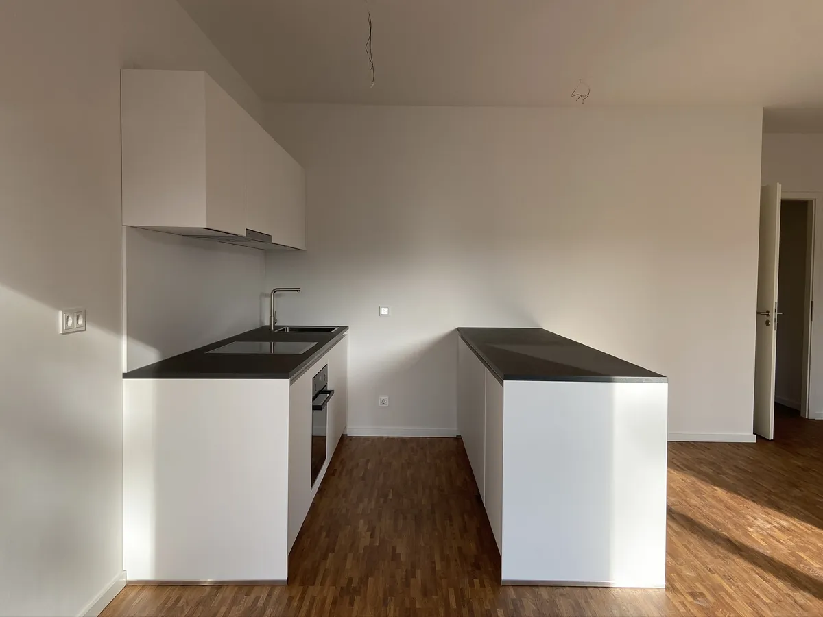 Dezente Wohnküche mit Stil